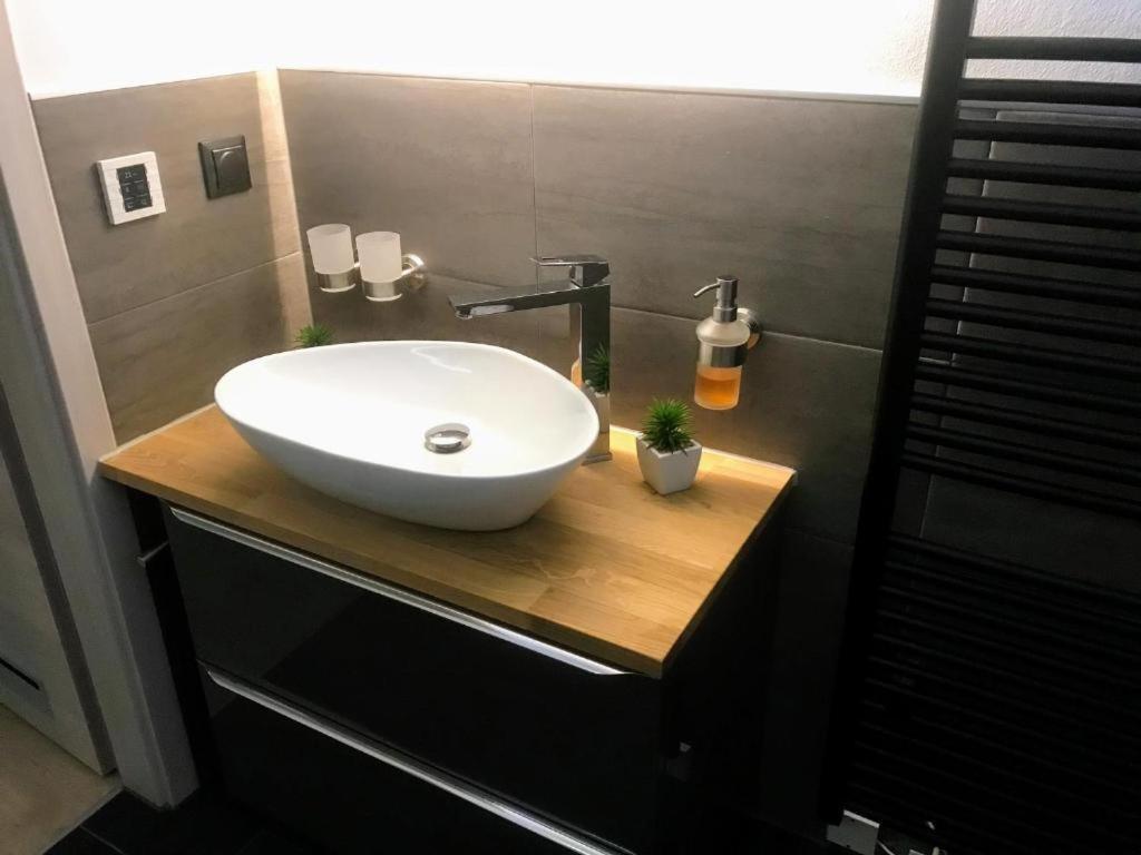 Salzhausblick Business Apartments - Zentrale Lage Am Salzhaus - Mwst-Rechnung Verfuegbar Zittau Buitenkant foto
